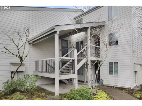 10195 SW Trapper Ter, Beaverton, OR 97008