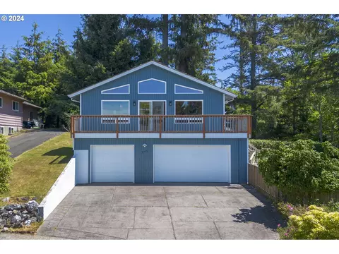 295 Waldorf Pl, Astoria, OR 97103
