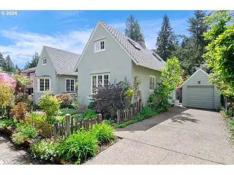 2148 SW Edgewood Rd, Portland, OR 97201