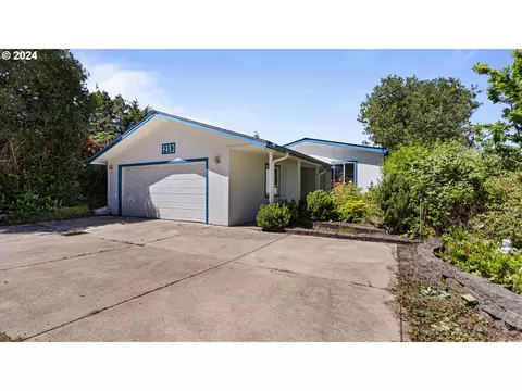 1600 Rhododendron Dr #219, Florence, OR 97439