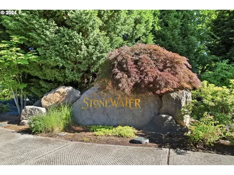 7381 NE Stonewater St, Hillsboro, OR 97124