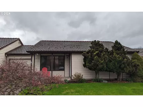 1715 N Aldersgate Ln, Newberg, OR 97132