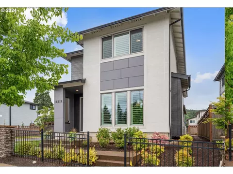 16319 SE Pleasant Valley Pkwy, Happy Valley, OR 97086