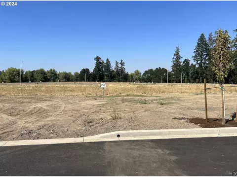 1553 NW Tracy St #82, Mcminnville, OR 97128