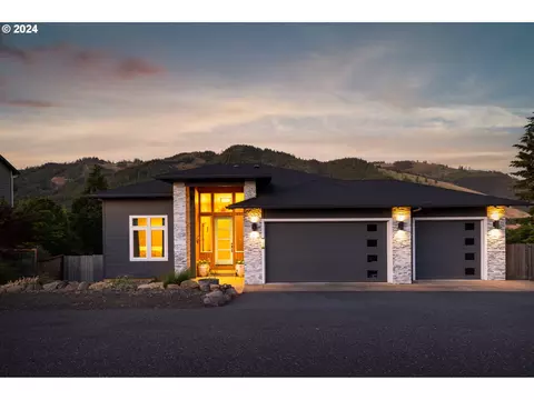 1005 Champion Ln, White Salmon, WA 98672