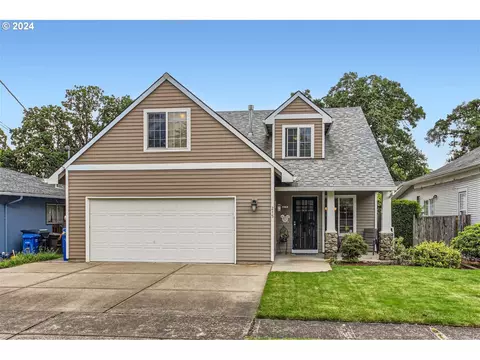 215 E Hereford St, Gladstone, OR 97027