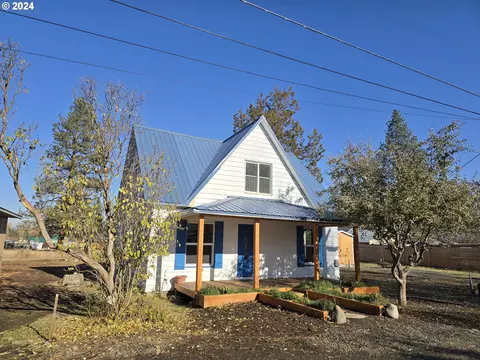 705 Couch Ave, Wallowa, OR 97885