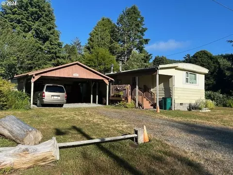 1098 S Harbor St, Rockaway Beach, OR 97136