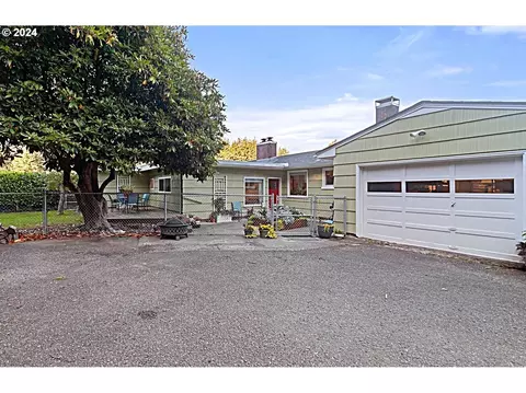 1272 Park Ave, Coos Bay, OR 97420