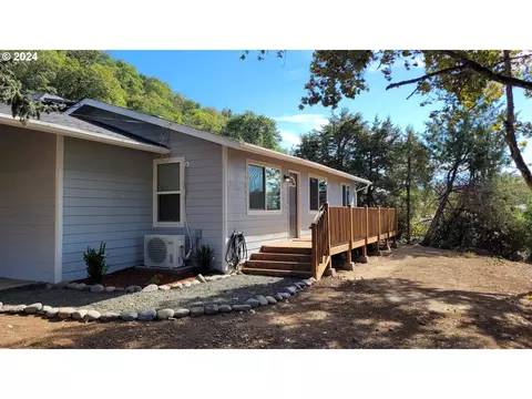 110 Loop Rd, Myrtle Creek, OR 97457