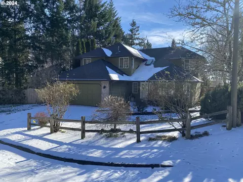 14842 SW Woodhue St, Tigard, OR 97224