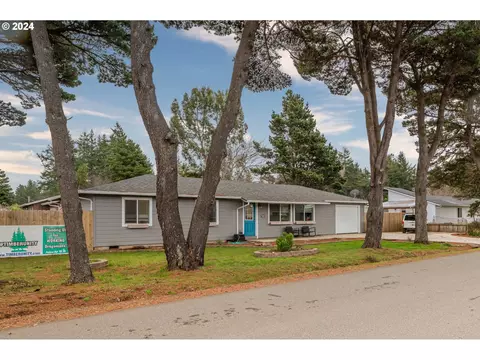 96 N Ave NE, Bandon, OR 97411