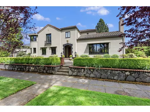 3445 NE Peerless Pl, Portland, OR 97232
