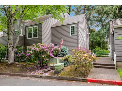 8325 SW Curry Dr #B, Wilsonville, OR 97070