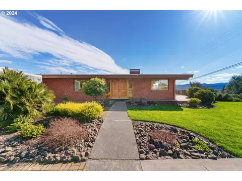 1404 Willow St, Myrtle Point, OR 97458