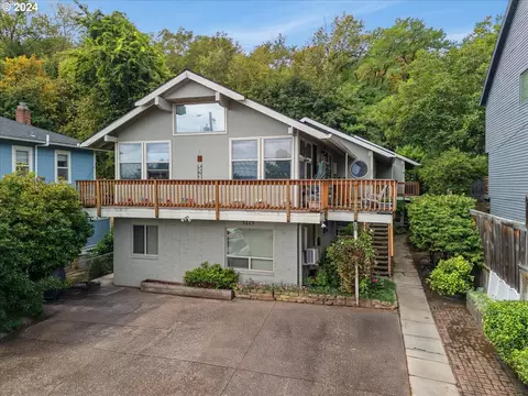 5221 SW View Point Ter #2, Portland, OR 97239