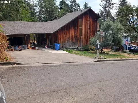 766 Tanglewood St, Sutherlin, OR 97479