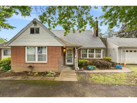 14516 E Burnside St, Portland, OR 97233