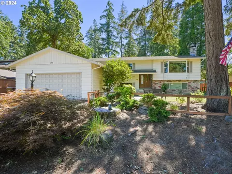 6790 Parkway Dr, Gladstone, OR 97027