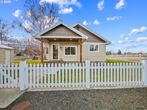 876 N 3rd St, Union, OR 97883