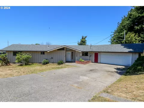 1086 Pacific Ave, Coos Bay, OR 97420