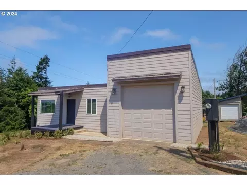 1282 Lombard St, North Bend, OR 97459