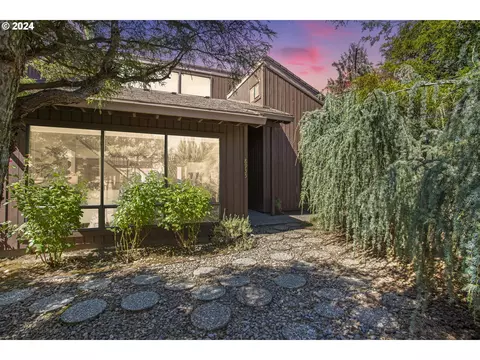 8935 NW Sherry Ct, Portland, OR 97229