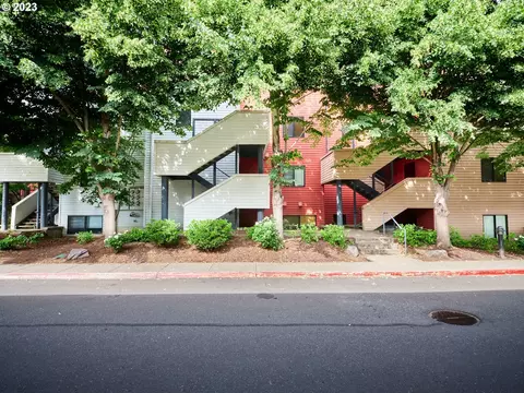 810 NW Naito Pkwy #F20, Portland, OR 97209