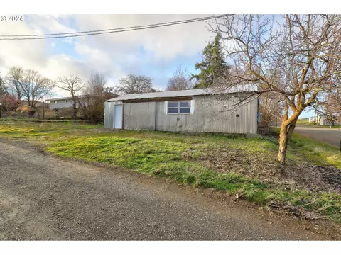 301 2nd St, Moro, OR 97039