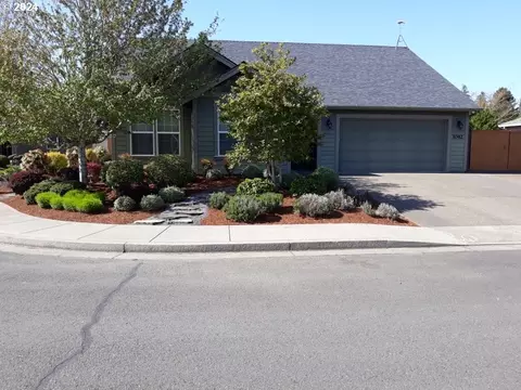 1042 SE Heather Ln, Dallas, OR 97338