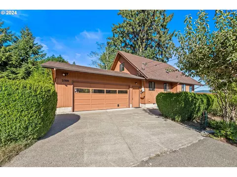 2300 N 10th St, Coos Bay, OR 97420