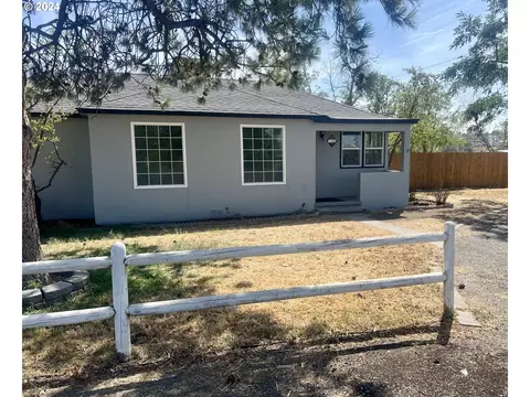 1100 8th St, Umatilla, OR 97882