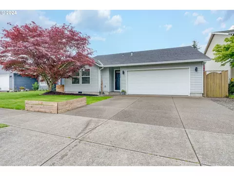 920 E 9th St, Newberg, OR 97132