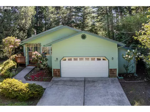 5512 Collins Loop, Florence, OR 97439