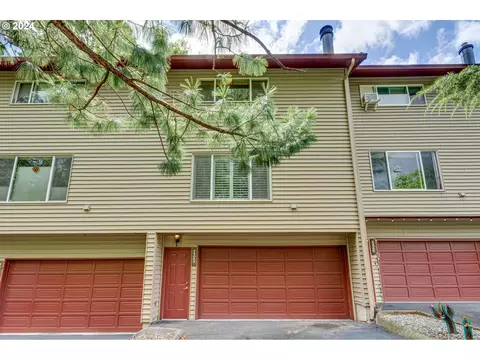 24062 NE Treehill Dr, Wood Village, OR 97060