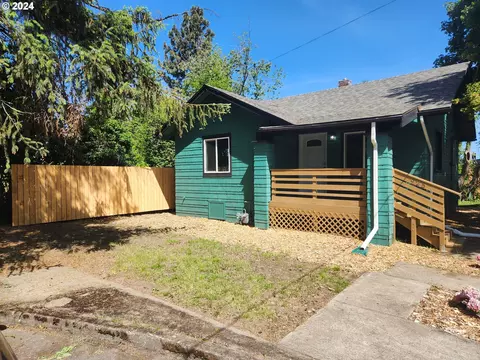 925 N Russet St, Portland, OR 97217