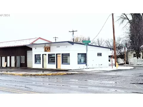 261 S Main St, Halfway, OR 97834