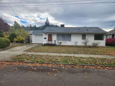 1431 SE Cobb St, Roseburg, OR 97470