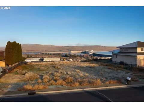 128 Rio Senda St, Umatilla, OR 97882