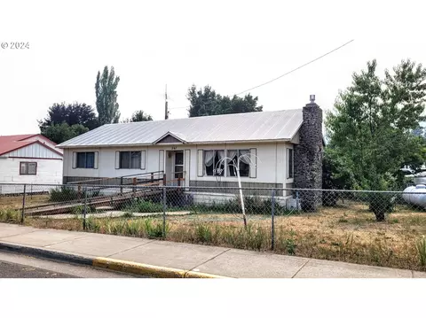 267 Main St, Halfway, OR 97834