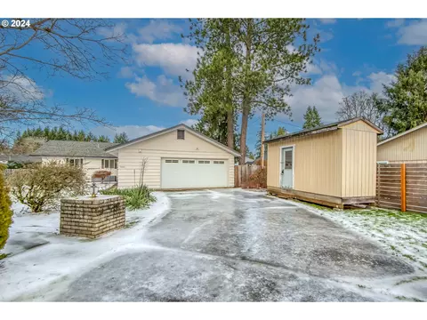 5895 SW Taralynn Pl, Beaverton, OR 97005
