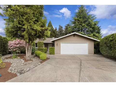 2296 Donovan Dr, Eugene, OR 97401