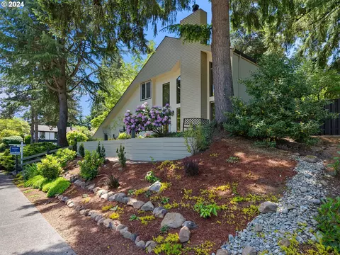 17654 Cardinal Dr, Lake Oswego, OR 97034