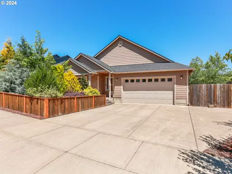 3011 NW 2nd St, Mcminnville, OR 97128