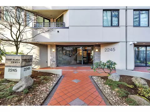 2245 SW Park Pl #7D, Portland, OR 97205