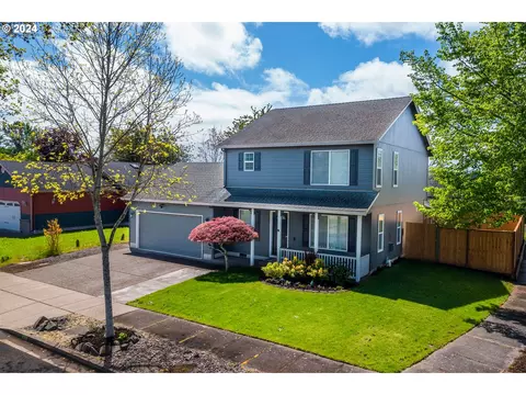 748 Oakwood Dr, Eugene, OR 97402