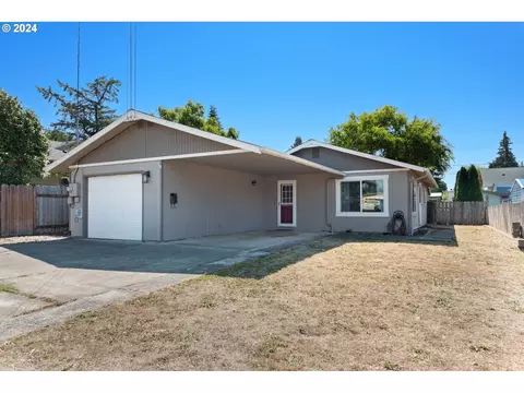 525 E 11th Pl, Coquille, OR 97423