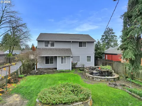 1129 7th St, Springfield, OR 97477