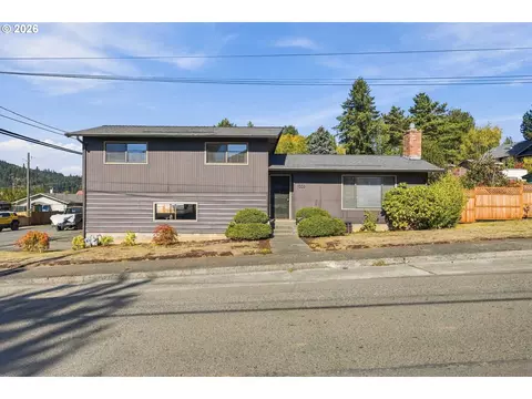 1005 Maple St, Myrtle Point, OR 97458