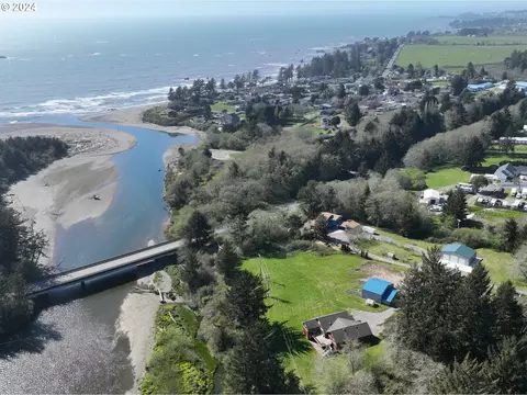 99262 Winchuck River Rd, Brookings, OR 97415